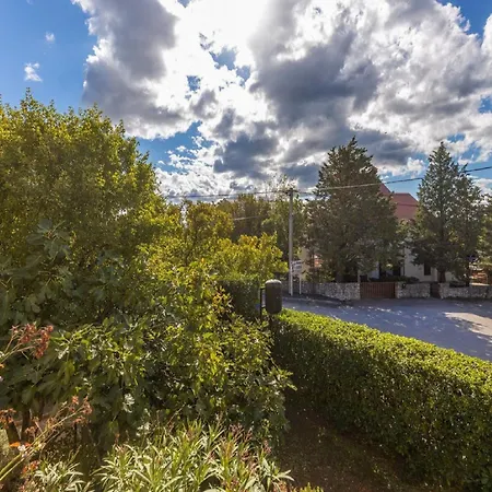 아파트 Ilija Njavro - *