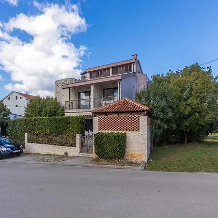 Ilija Njavro - Apartament